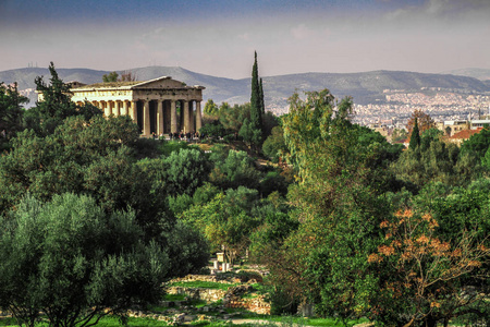 雅典美丽的城市景观。 雅典老镇和雅典卫城帕台农神庙和古老的废墟。