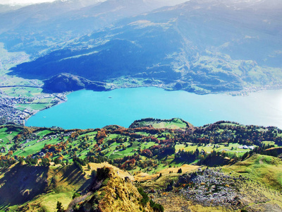 瓦伦塞湖，又称瓦伦湖或瓦伦斯塔特湖，瑞士圣加伦州和格拉鲁斯州