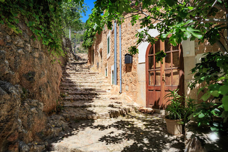 马略卡岛上的fornalutx村，地中海的巴利阿里群岛，西班牙