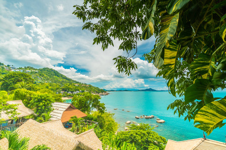 泰国KohSamui岛海滩和海洋的美丽鸟瞰，椰子棕榈树用于旅行和度假