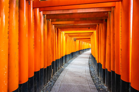 日本京都美丽的福西米伊纳里神殿