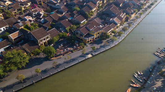 鸟瞰海老镇或海安古镇全景。 皇室高质量免费股票照片图像顶景屋屋顶河的海安市。 胡安市是最受欢迎的目的地