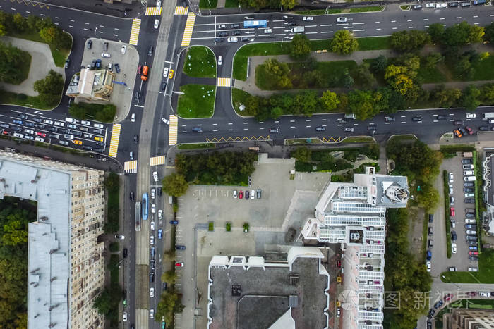 莫斯科城市的俯视建筑物和道路以及该城市的其他基础设施.
