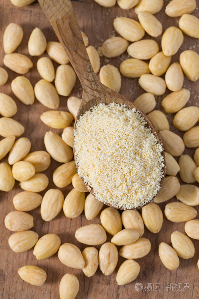 木勺里的杏仁粉