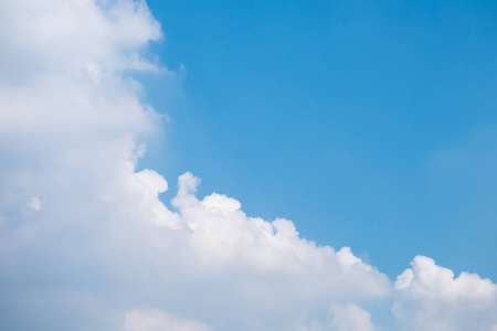 美丽的云彩,蓝天背景,蓝天和白云小云.照片