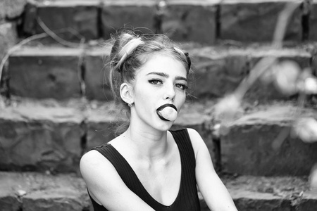 悲伤感性的图片-悲伤感性的素材-悲伤感性的插画-摄图新视界