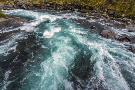 挪威Jotunheimen国家公园Gjende湖附近的小河