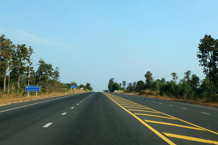 曲线沥青道路视图