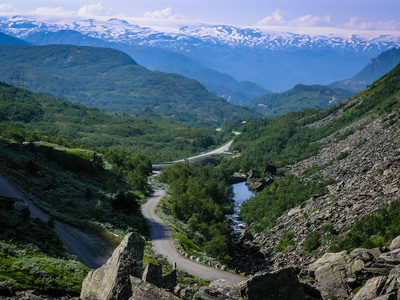 去挪威旅行。 山路