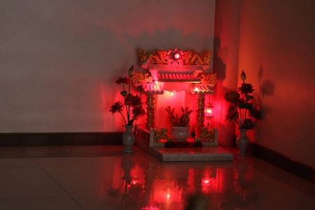 s house , Chinese people worship at home