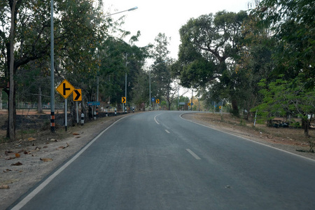 曲线沥青道路视图