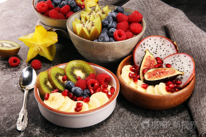 水果碗一碗健康新鲜水果沙拉的乡村背景