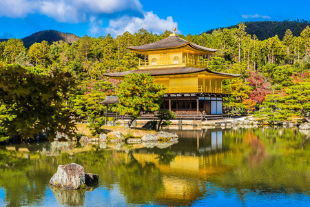 美丽的金阁寺，拥有日本京都的金色帕万地标