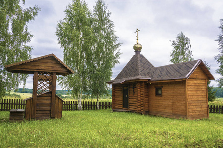 在俄罗斯雅罗斯拉夫尔地区达尼洛夫斯基区伦卡的波克洛夫村，上帝之母的圣泉，说不尽的圣杯。