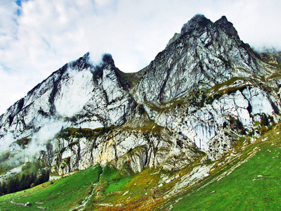 瑞士圣加伦州Alpstein山区的石块