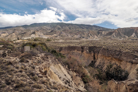 西班牙南部阿尔梅里亚的塔伯纳斯沙漠,阴天.照片