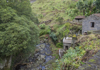 自然保护区公园自然达 ribeira dos caldeiroes 在 achada 与历史上的水磨坊, 房子, 古董设备, 瀑