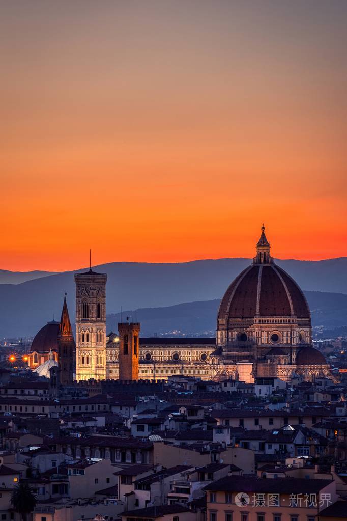 意大利托斯卡纳佛罗伦萨日落时分的多摩圣圣玛丽亚德尔菲奥雷