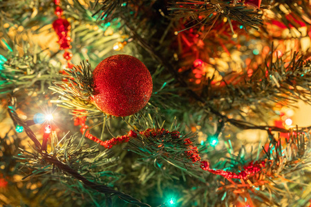 绿色冬季圣诞树装饰节日红色庆典