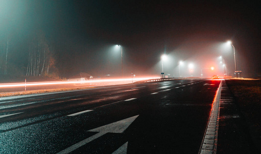 夜路暗路高速路红蓝光沥青线雾暗景观灯照片 正版商用图片174iup 摄图新视界