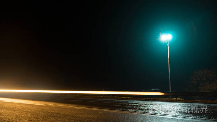 夜路暗路高速路红蓝光沥青线雾暗景观灯照片 正版商用图片174iup 摄图新视界