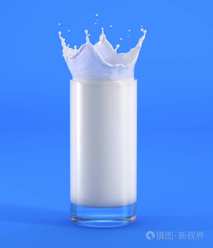 一杯带有皇冠飞溅的牛奶. 蓝色背景的全视图. 包括裁剪路径.
