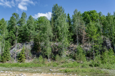 鲁斯卡拉山公园是一个古老的采矿历史。 天然大理石在野外的难以形容的美。 卡丽娅。 俄罗斯。