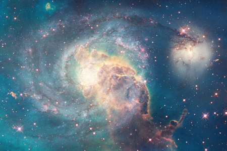 难以置信的美丽星系在深空的某个地方。 科幻壁纸。 由美国宇航局提供的这幅图像的元素