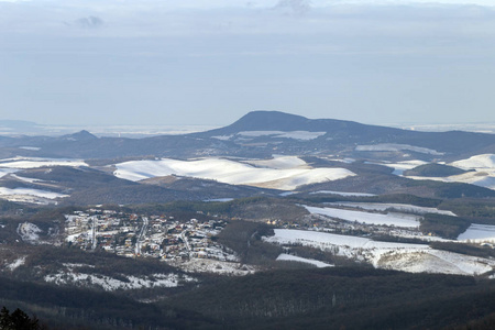 匈牙利Nagykovacsi附近的NagySzenasPilis山上的冬日。