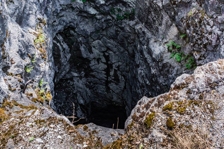 鲁斯卡拉山公园是一个古老的采矿历史。 天然大理石在野外的难以形容的美。 卡丽娅。 俄罗斯。