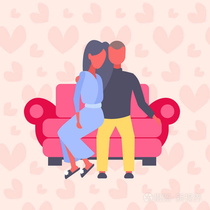情侣在爱的男人女人坐在沙发上的情人拥抱在心脏形状背景愉快的情人节