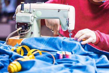 缝纫机的脚图片