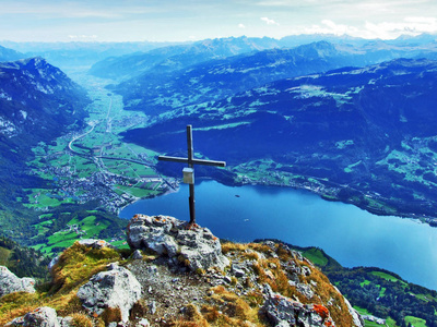 瑞士圣加伦州丘尔弗伦山脉的岩石峰