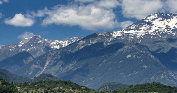 萨萨山谷图林皮埃蒙特夏季的山地景观