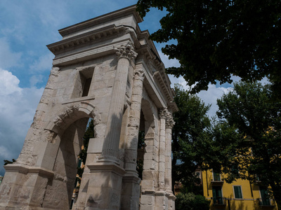 arco dei gavi 是罗马时期的凯旋门, 位于爱的维罗纳之城, 是所有寻找浪漫的游客的目的地