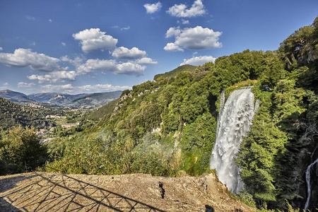 意大利特尔尼翁布里亚的瀑布。 白天
