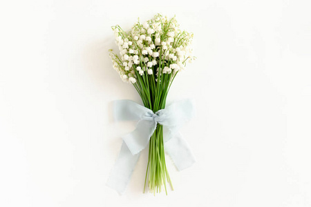 用丝带百合花图片