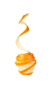 白色背景下分离的水果缠绕橙皮螺旋