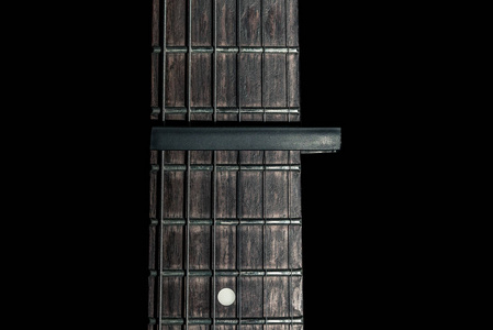吉他部分颈部与卡波在黑色背景