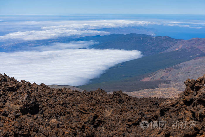 北部斜坡和熔岩沉积在顶部和山谷的蒂德火山。 泰内利夫。 加那利群岛。 西班牙。