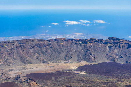 蒂德火山的拉斯坎达斯火山熔岩场。 从火山顶部俯瞰山谷。 泰内利夫。 加那利群岛。 西班牙。