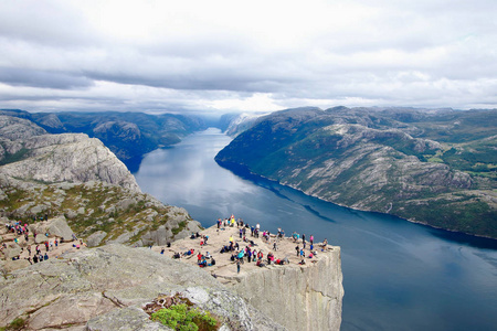 s most spectacular viewing points . A plateau that rises 604 met