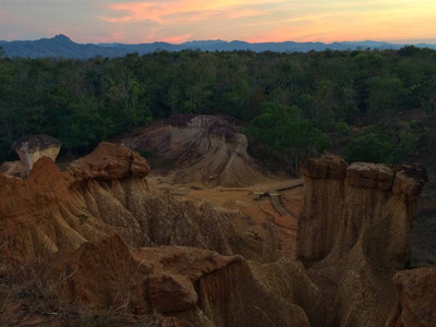 泰国PhaeMueangPhi大峡谷森林公园，Phrae自然雕塑，侵蚀地质学地标