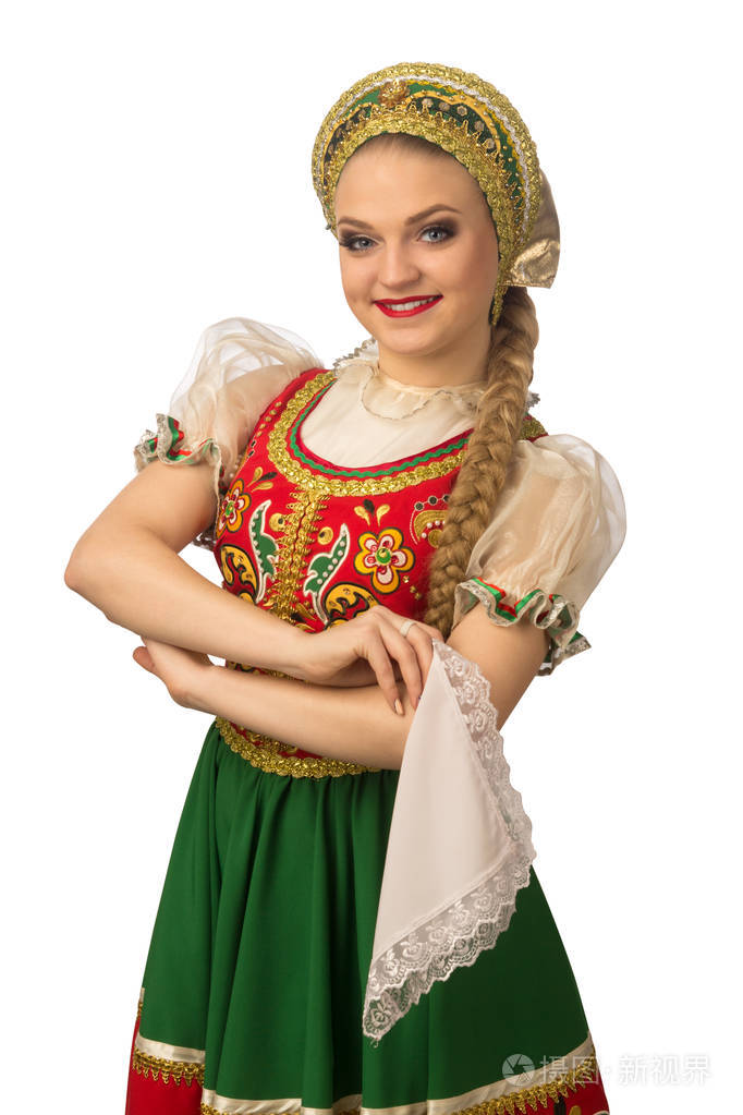 美丽的微笑的白种人女孩,穿着俄罗斯民族服装,与白色背景隔离