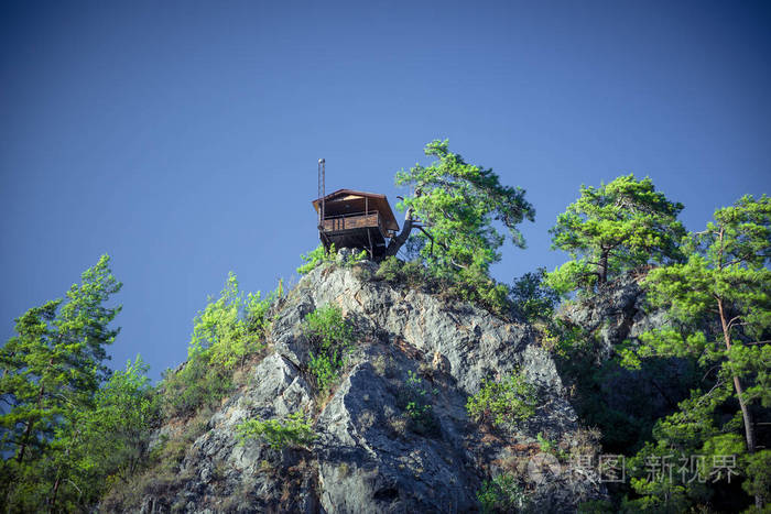 悬崖顶上的房子