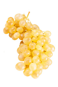 成熟的黄色葡萄分离在白色上。 有剪裁路径。 完全的景深。