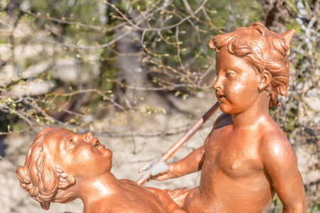 西班牙塞戈维亚省LaGranjadeSanIldefonso皇家宫殿花园中的神话雕塑