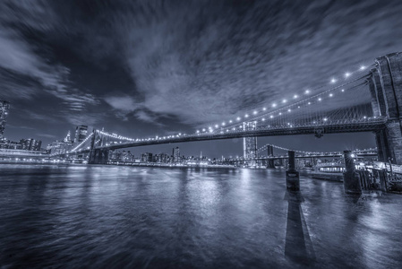 布鲁克林大桥，夜景布鲁克林，纽约。