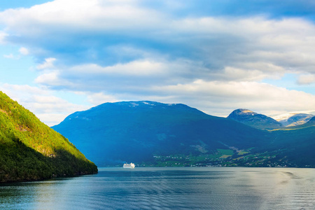 挪威峡湾全景, 山景