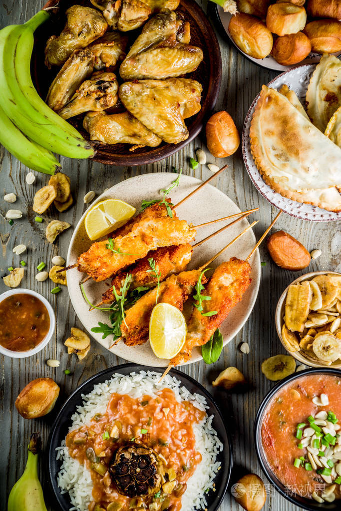 传统的wset非洲菜,各种花生汤,jollof米饭,烤鸡翅,干炸香蕉,芭蕉